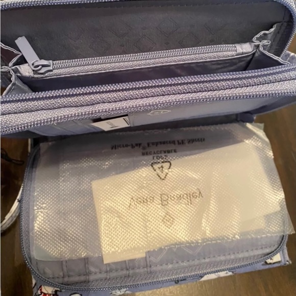 Vera Bradley crossbody wallet - Picture 4 of 4